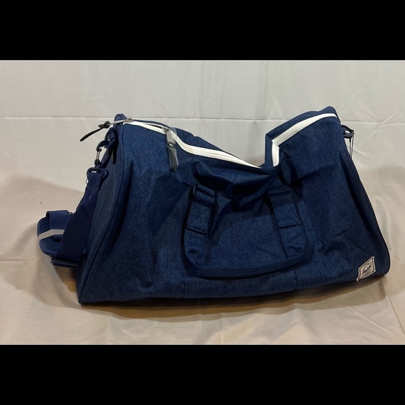 Herschel Ravine Eclipse Crosshatch Duffle Bag Zipper Closure